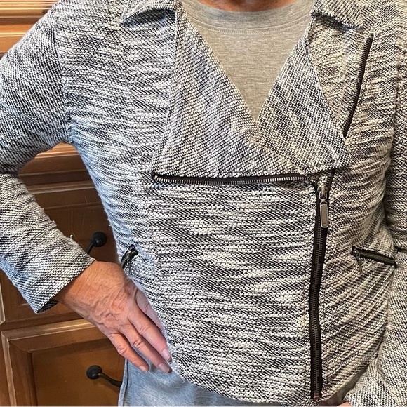 DEPT 222 Ladies Black and White Collared Zippered and Lined Jacket Preowned - Picture 2 of 15